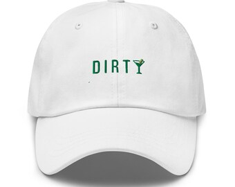Puede incluir: Gorra de béisbol blanca con el texto "DIRTY" en verde y una copa de martini verde con una aceituna.