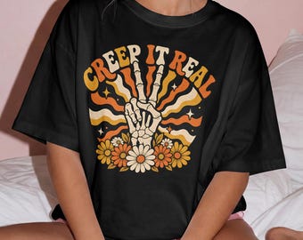 „Creep It Real“-Shirt, Retro-T-Shirt mit Skeletthand-Friedenszeichen, cooles Halloween-Shirt in bequemen Farben für Damen, lustiges Geschenk für die gruselige Herbstzeit