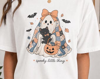 Gruseliges kleines Ding Shirt, Gestepptes Patchwork-Geister-T-Shirt, Verspieltes schwarzes Katzen-Halloween-Shirt in bequemen Farben, Cottagecore-Herbstgeschenk für Damen