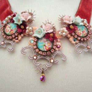 romantic necklace collier romantique cabochon sur dentelle et cristal image 2