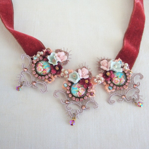 romantic  necklace  collier romantique cabochon sur dentelle et cristal