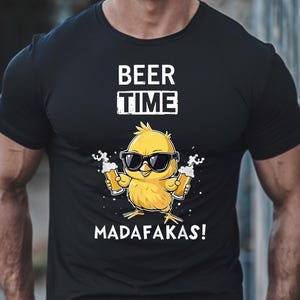 Beer Time Madafakas Lustiges Küken PNG | Digitaler Download | Cooles Huhn Trinkt Bier | Party Design für T-shirts, Tassen und mehr