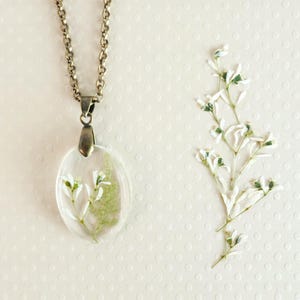 Resin pendant with real flowers fern and white blooms botanical necklace gold chain handmade nature inspired jewelry poetic gift