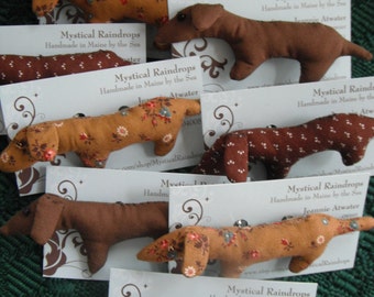 Dachshund Brooch / Handmade Jewelry / Jewelry / Dog Lover Gifts / Pet Owner Gifts / Dachshund gifts