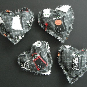 Halloween Catnip Toy - Heart shape cat toys - Halloween treat for cats - organic catnip cat toys - pet gifts - cat owner gifts - cat lovers