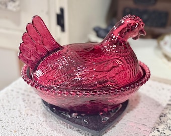Farmhouse Ruby Red Hen in Nest, Medium Covered Candy Dish,Bowl 4x4 inch