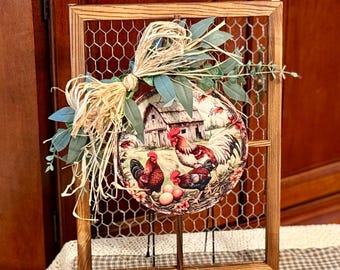Handcrafted Farmhouse Chicken Wreath, Tin Art, Straw Bow (16x12 in) Light Easy to Hang