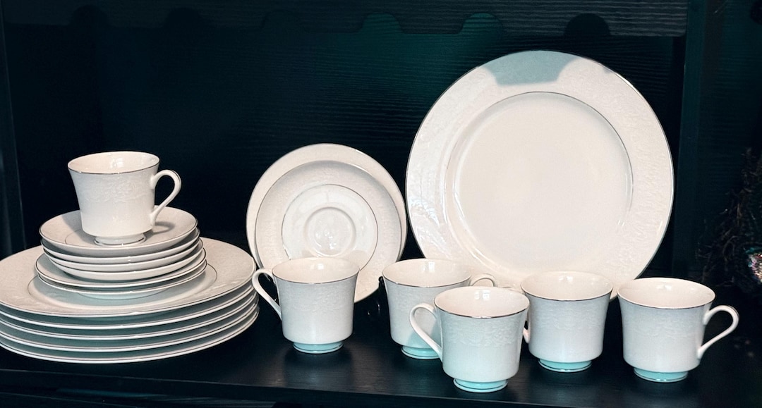 Crown Victoria Lovelace China