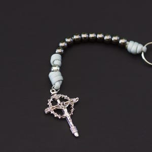 Ashes to Ashes | Silver Decade Keychain Paracord Rosenkrans | Handgjord, hållbar katolsk andakt