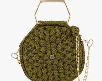 Bolso de ganchillo artesanal con pompón / Bolsita redonda verde oliva, asa hexagonal dorada, correa de cadena