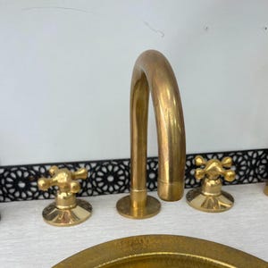 Grifo de baño de latón sin lacar, grifo de lavabo de 3 orificios para encimera, mezclador de lavabo de doble manija de latón macizo, accesorio de baño vintage