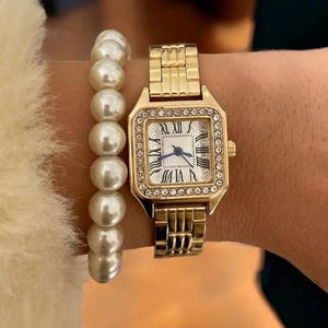 Women&#39;s Wrist Watch, Special Gift for Women, Gold Color, Vintage Design, Adjustable Band, White Dial, Special Day Gift for Lovers and Mother