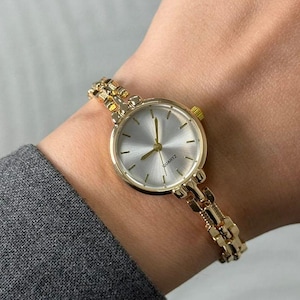 Minimal Gold Women&#39;s Watch – Elegant Bracelet Wristwatch – Classic Gift for Her – Simple Quartz Watch, Present for Her, Gold Colour