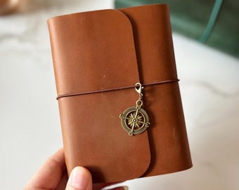 Cuaderno de viaje tríptico personalizado con funda de cuero, recargable, de estilo vintage.