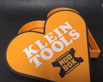 Klein Werkzeuge inspirierte Geschenkbox in Herzform, Valentinstag, Geschenk für Ihn.