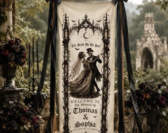 Puede incluir: Un estandarte vertical de tela color hueso con una ilustración gótica de una novia y un novio esqueleto bailando. El texto dice Till Death Do Us Part, Welcome to the Wedding of Thomas & Sophia y October 17, 2026, enmarcado por cintas negras.