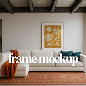 Maquette PSD d&#39;art mural vertical dans un salon minimaliste, cadre blanc, modèle de maquette Photoshop pour impression numérique, affiche ou exposition de photographies