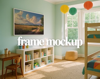 Può includere: Una cameretta con un dipinto di paesaggio incorniciato, un mobile contenitore bianco con cesti in vimini e una scrivania in legno. La stanza è dipinta in un colore verde acqua chiaro, con lanterne di carta colorate appese al soffitto.