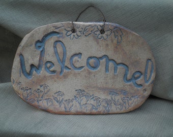 Large "Welcome" sign with Daisey decoration