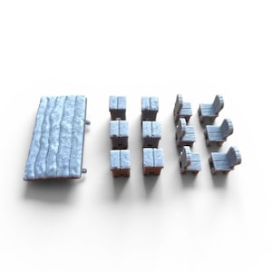 Op de afbeelding: Een witte keramische mok met een zwart handvat en de tekst "But First, Coffee" in een handschriftstijl. De mok staat op een wit oppervlak. De mok is ongeveer 10 cm hoog.