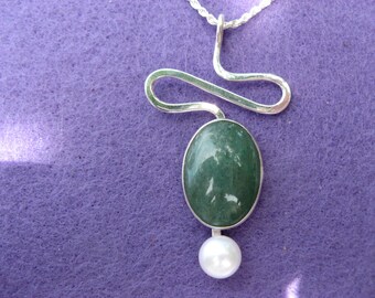 Aventurine and Cultured Pearl pendant