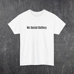 Keine soziale Batterie Unisex T-Shirt, introvertiertes Grafikshirt, lustiges introvertiertes Tshirt, unsoziale Phrase oben, Kleid für soziale Angst