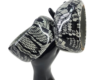 Vintage 90s/ y2k 2 Chunky Snake Skin Print Bangle Bracelets Black Resin Cuff