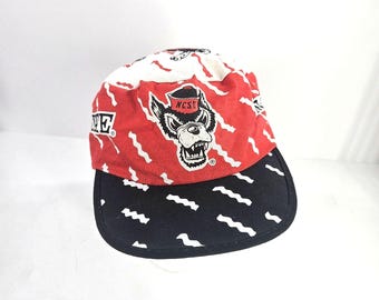 Cappellino snapback vintage del 1990 NC State Wolf Pack con logo Clark, licenza ufficiale.