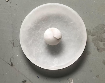 De Marlowe, albasten wandkandelaar met albasten wereldbol, handgemaakte moderne stenen lamp, 30 cm