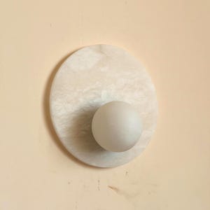 Eclipse Alabaster Wall Sconce 20, Modern Minimalistisk Handgjord Väggkonst