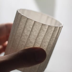 Précommande - Tasse à café faite main (200 ml) en porcelaine pliée en pierre - Verres translucides minces comme du papier - Art moderne bio pour le thé et le café