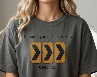 Comfort Colors 1717®, Vintage Straßenschild T-Shirt, Wählen Sie Ihre Richtung T-Shirt, Minimalistische Automobilbekleidung