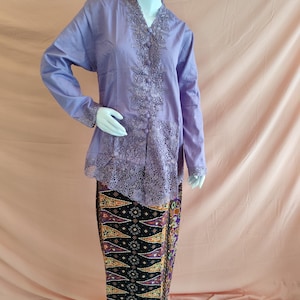 Elegant and Simple: Plain Embroidered Encim Kebaya with Matching Colors, Kebaya Dress, Kebaya Modern, Kebaya Set