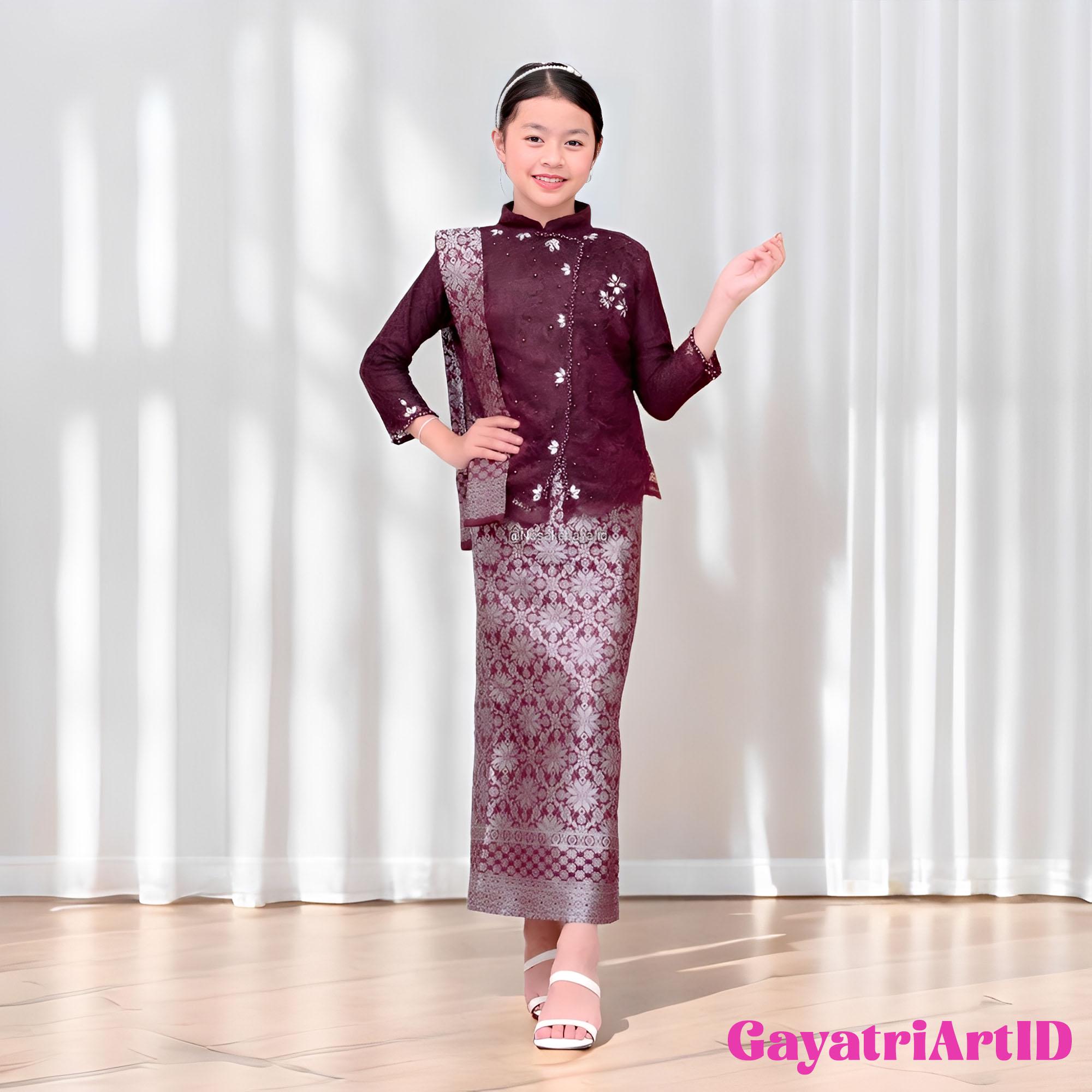 ファミリア　クリスマストップス、吸湿発熱素材　110cm ファミリア クリスマストップス、吸湿発熱素材 110cm 12月1日（月