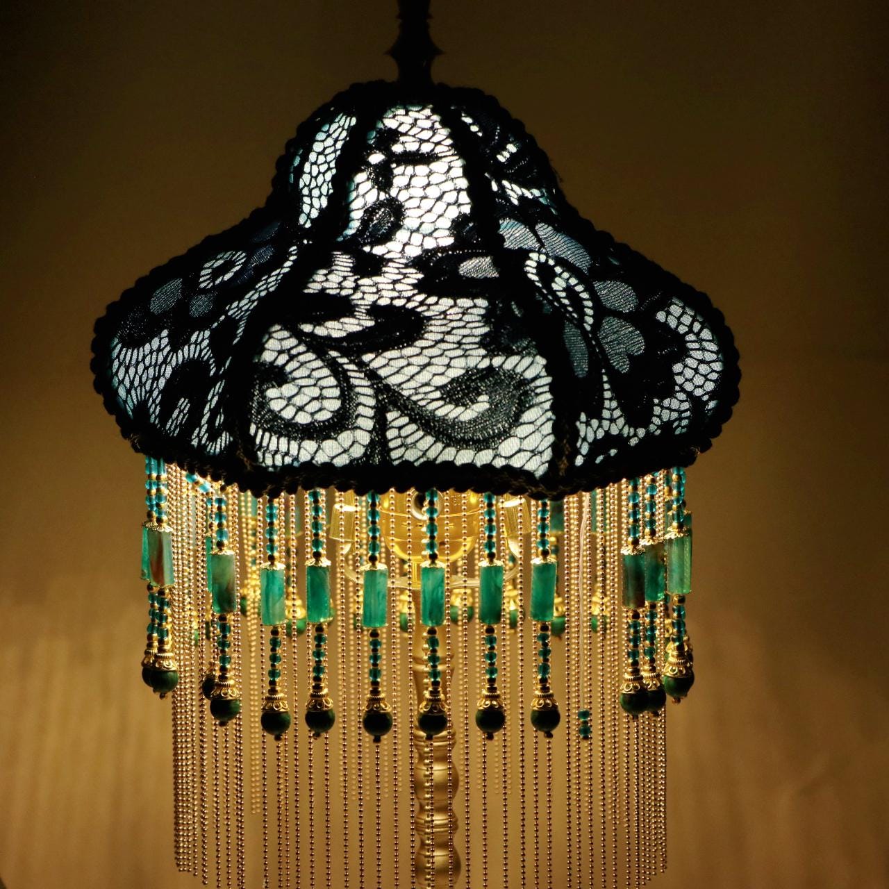 木製シャンデリア 人形付き フリルシェード　ドイツ工芸品 Regency lampshade - Etsy 日本 木製シャンデリア 人形付き フリル