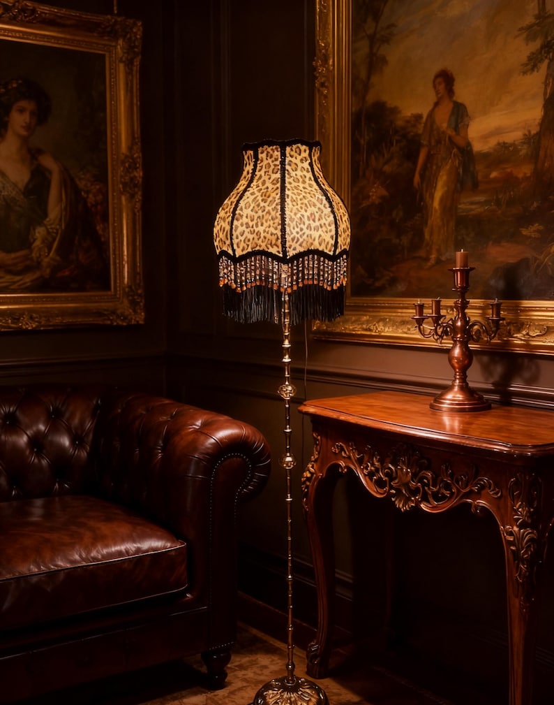 Lámpara de pie con estampado de leopardo hecha a mano: Lámpara vintage con borlas decorativas de latón
