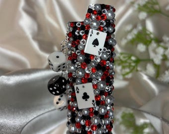 Encendedor de dados de la suerte con diamantes de imitación, con temática de juegos de azar, con nombre personalizado, con estética de casino, con ases y personalizado.
