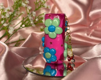 Estuche para encendedor de arcilla polimérica hecho a mano / Diseño floral retro rosa con dijes de frutas / Bonito regalo Y2K