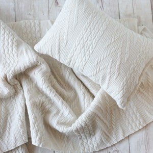 Quade SET chandail texturé en tricot crème ivoire pour nouveau-né, écharpe et oreiller pour nouveau-nés