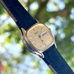Vintage Seiko SQ Watch Leather Suede Gold Plated Day Date 8523-5070