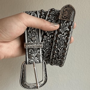 Vintage silver floral Leather Wide Waist cincher statement‎ Belt  90s Y2K Small Vintage Leather Flower Chain Belt Boho Y2K Daisy Waist Belt main image 4