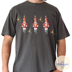 Watercolor Mickey Christmas Wreath shirt, Magic Kingdom Family Christmas matching shirts, WDW Disneyland Birthday Christmas Girly shirt bild 5