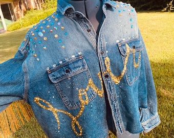 Benutzerdefinierte Strass Denim Fransen Jacke – Handgemachte Western Jeansjacke – Festival Pailletten Jacke – Statement Cowgirl Outfit