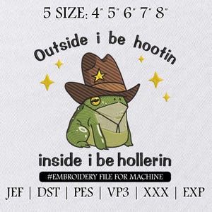 Puede incluir: Un diseño bordado con una rana verde que lleva un sombrero de vaquero marrón con una estrella amarilla. El texto dice "Outside i be hootin" e "inside i be hollerin". Incluye formatos de archivo de bordado y tamaños de 10 cm a 20 cm.