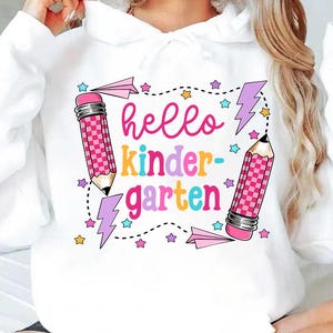 Crayon de maternelle Hello Kindergarten pour la rentrée des filles au format PNG, cartable, livre, nœud papillon, png pour la rentrée des classes, premier jour de la coquette