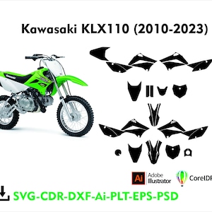 Peut inclure: Une moto tout-terrain Kawasaki KLX110 (2010-2023) verte et blanche, avec un ensemble d'autocollants noirs. L'image comprend le texte "SVG-CDR-DXF-Ai-PLT-EPS-PSD" et les logos d'Adobe Illustrator et CorelDRAW.