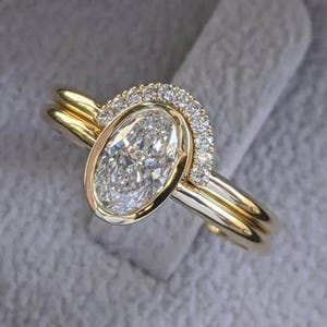 Solitaire Oval Cut Moissanite Diamond Engagement Ring Set, 14K Yellow Gold Wedding Ring Set, Daily Wear Ring Set, Ring With Curved Band