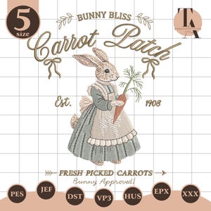 Può includere: Un ricamo con un coniglietto che tiene una carota, con il testo "Carrot Patch" e "Bunny Bliss". Il design include il testo "Fresh Picked Carrots - Bunny Approved!" e l'anno "1908".