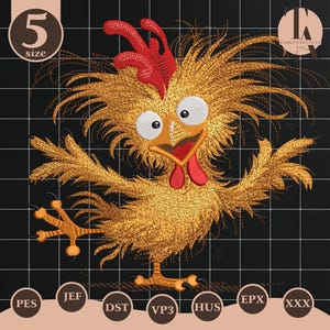 Peut inclure: Une broderie d'un coq de dessin animé avec une crête et des barbillons rouges, et de grands yeux blancs. Le coq est jaune doré avec un bec grand ouvert et des ailes déployées. La conception comprend le chiffre 5 et diverses étiquettes de format de fichier.