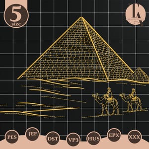 Puede incluir: Un diseño bordado con las pirámides de Giza, dos camellos con jinetes y el texto "5 size". El diseño está en hilo dorado sobre un fondo negro. Incluye opciones de tipo de archivo: PES, JEF, DST, VP3, HUS, EPX y XXX.